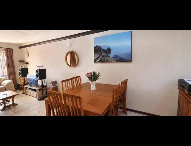 2 BEDROOM TOWNHOUSE FOR SALE IN CLUBVIEW